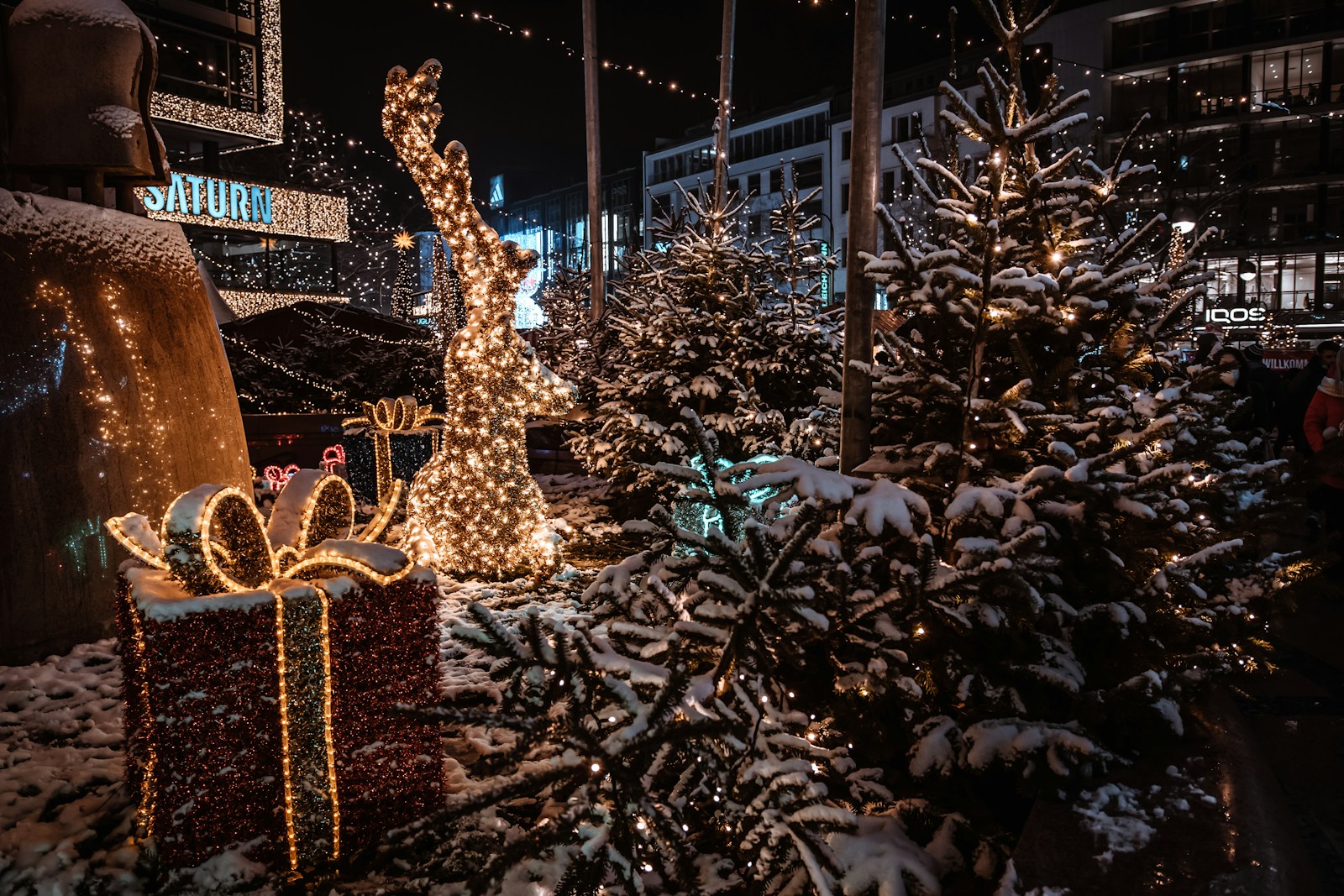 Experience the magic of Berlin Christmas Market! Discover the best festive treats and unique gifts. Plan your visit now.